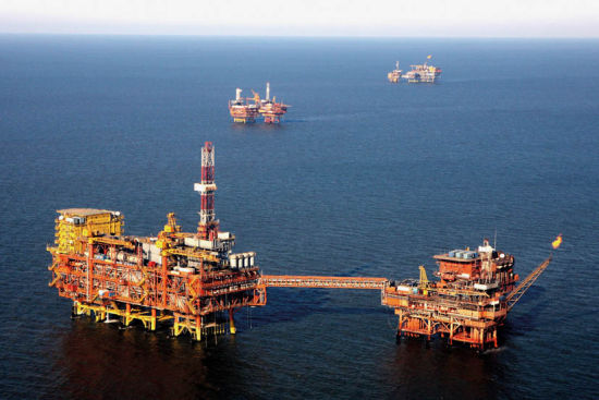 空中直擊蓬萊19-3油田溢油事故現(xiàn)場。新華