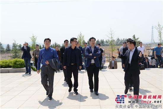 長(zhǎng)島縣委組織部一行來(lái)賓參觀考察方圓集團(tuán)