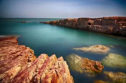 島內(nèi)的交通工具主要以出租車和自行車為主，雖然也有公交，但是班次不密集。