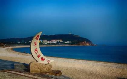 望夫礁公園是長島旅游景點(diǎn)之一，主要看點(diǎn)有：在青州云門山有號稱“天下第一壽”的壽字，