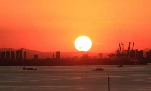 從島上回望萊山。