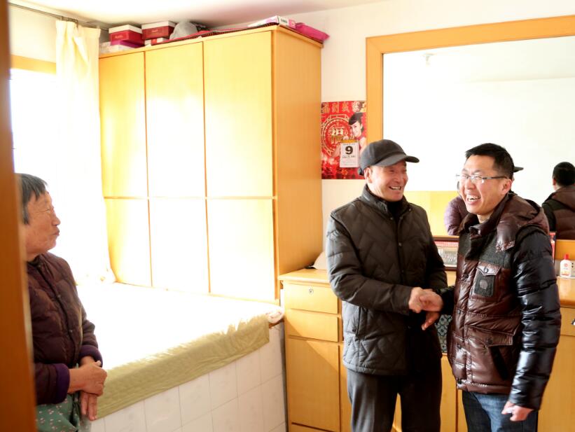 長(zhǎng)島一校走訪慰問(wèn)老黨員 新春佳節(jié)送溫暖1